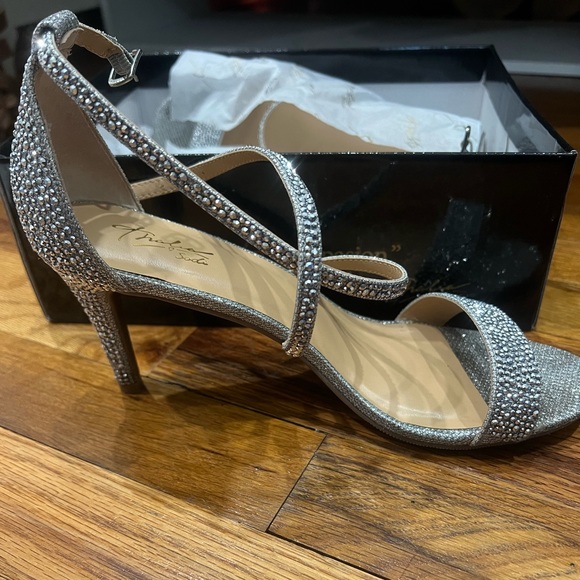 BRAND NEW Sparkly Strappy Heels Silver - Picture 4 of 7